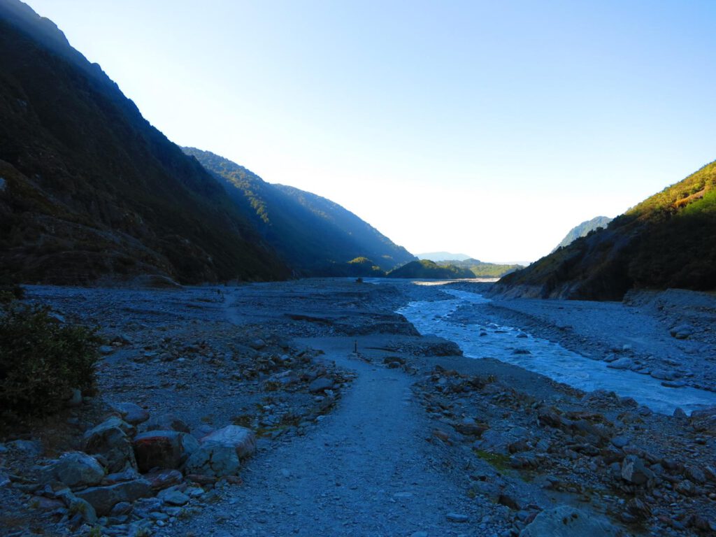 Wanderweg zur Gletscherzung des Franz Josef Gletschers.