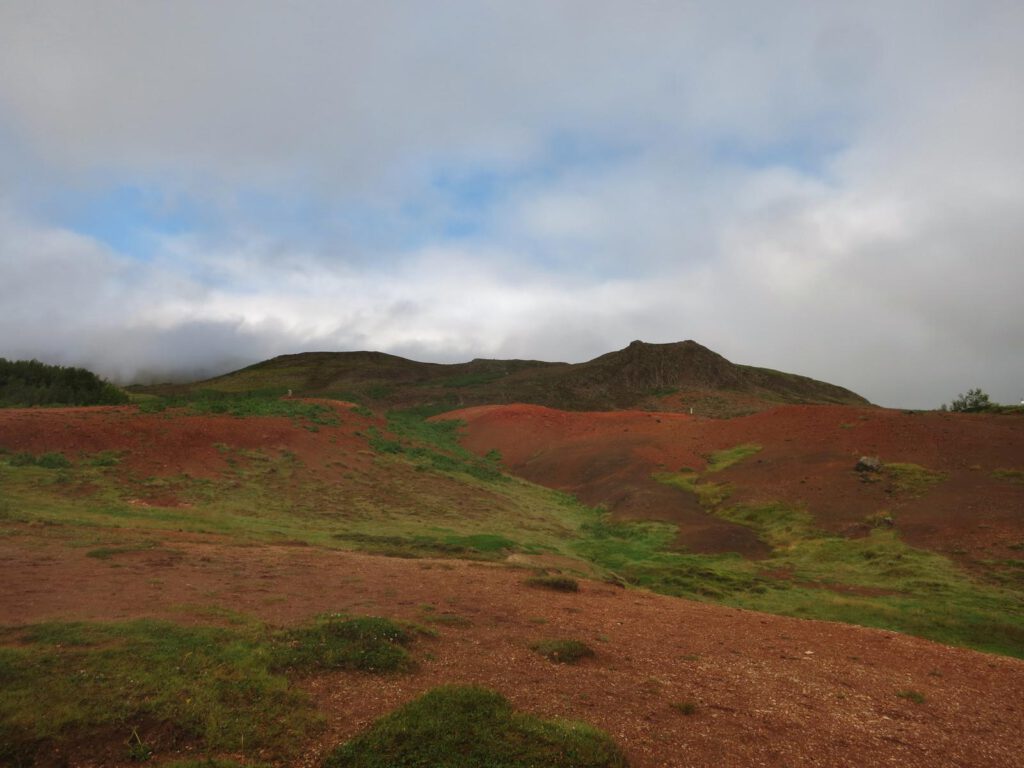 Anhöhe über dem Ort Geysir