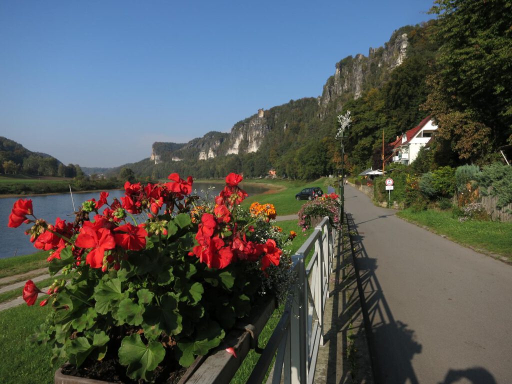 Auf dem Elberadweg nach Rathen 