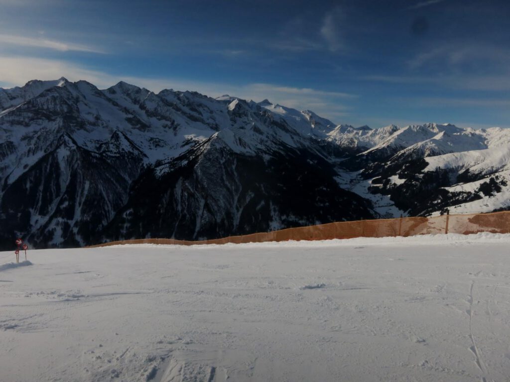 Beginn der Panoramaabfahrt - Piste Nummer 66