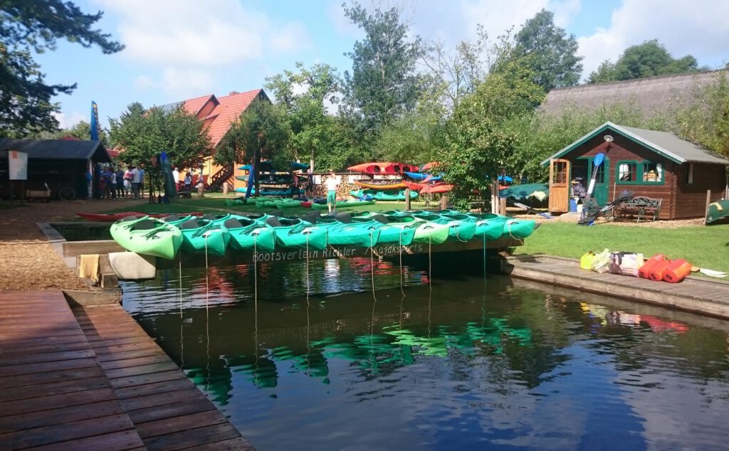 noch warten die Boote auf die Touris 