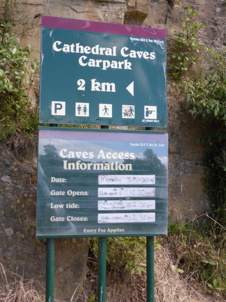 Ebbe- und Flutzeiten an den Cathedral Caves Neuseeland