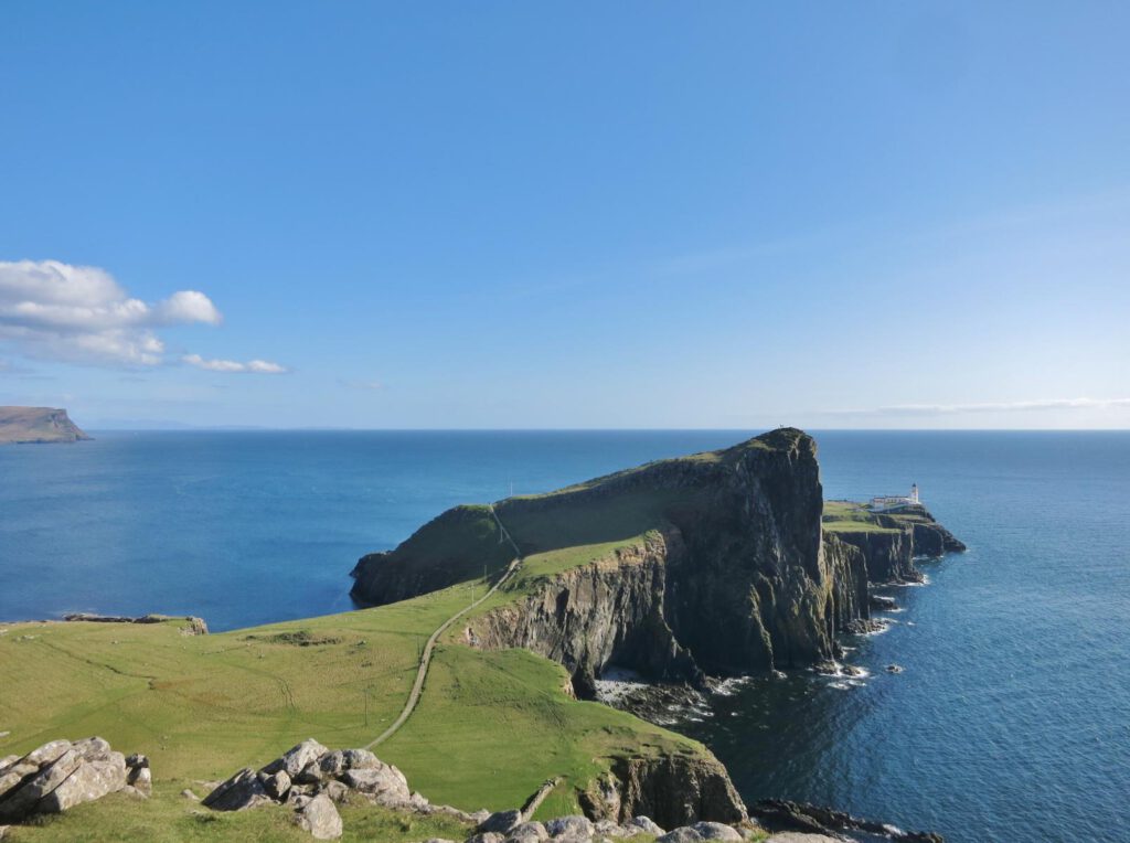 Blick auf den Leuchtturm Neist Point / Skye Schottland