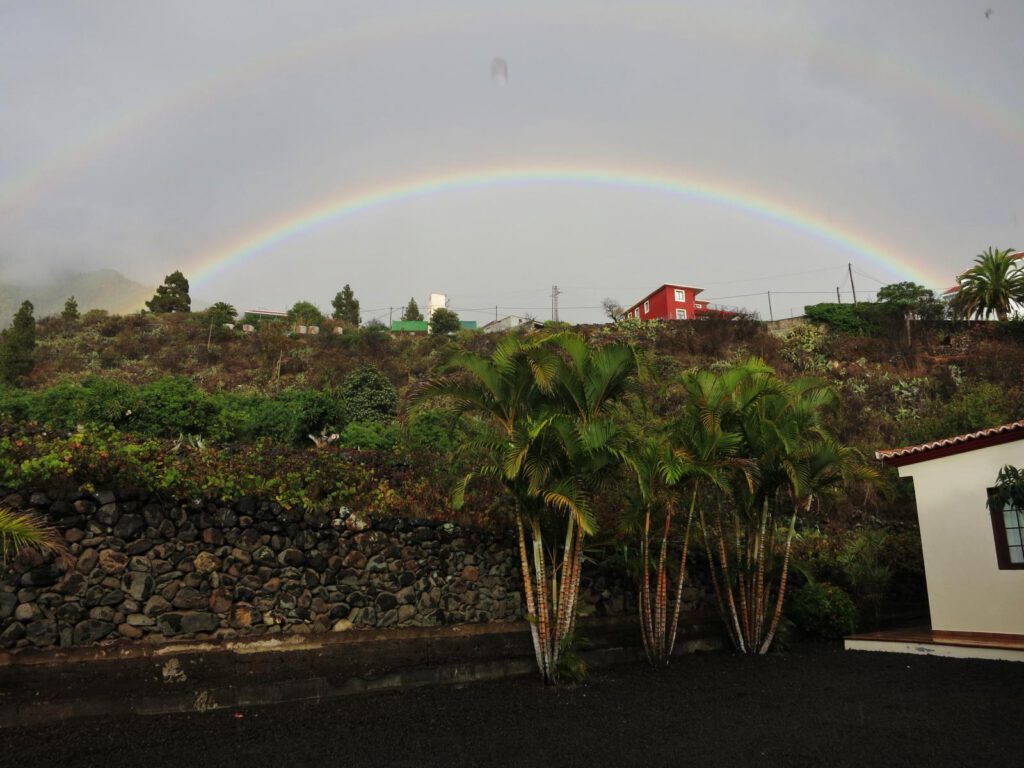 Regenbogen hinter unserem Haus