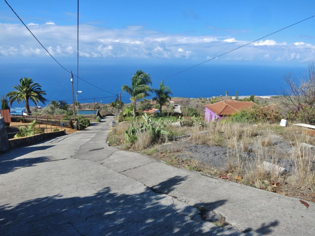 Straße runter zur Schmugglerbucht bei Tijarafe / La Palma