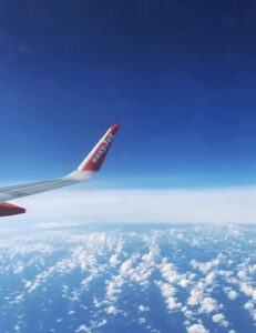 Tragfläche des Flugzeugs auf dem Weg nach Teneriffa 