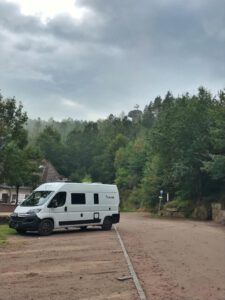 Parken beim Erlebnispark Teufelstisch