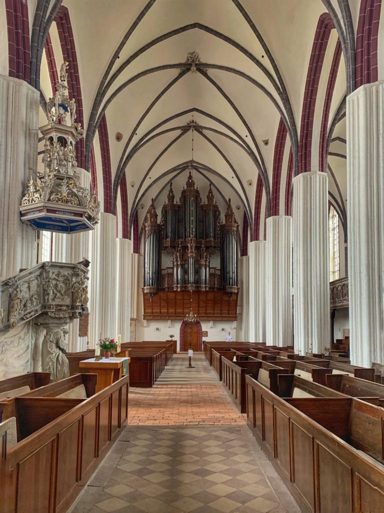 Kirchenschiff mit Scherer-Orgel St. Stephanskirche Tangermünde 