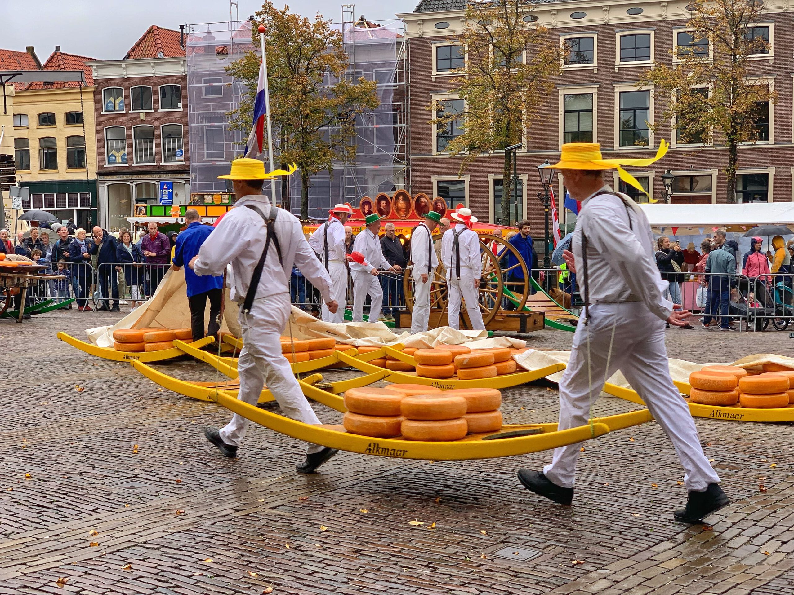 Käseträger in Alkmaar