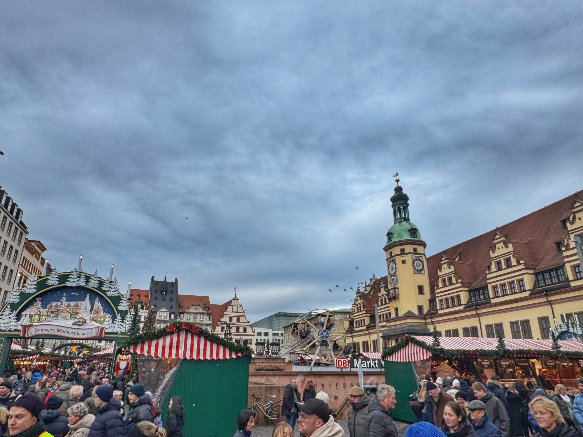 Weihnachtsmarkt Leipzig vor dem Alten Rathaus