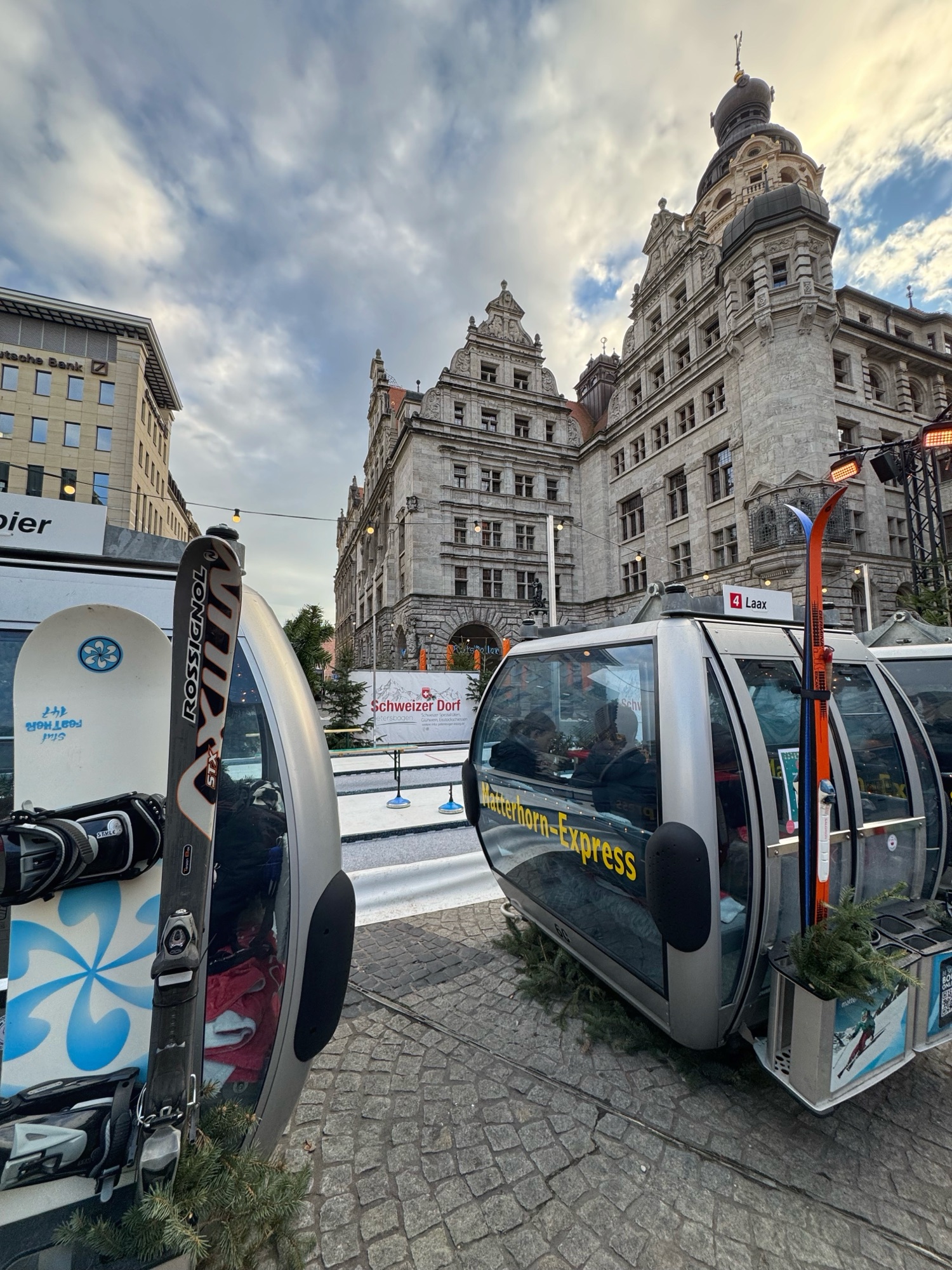 Schweizer Dorf auf dem Burgplatz Leipzig / Leipziger Weihnachtsmarkt