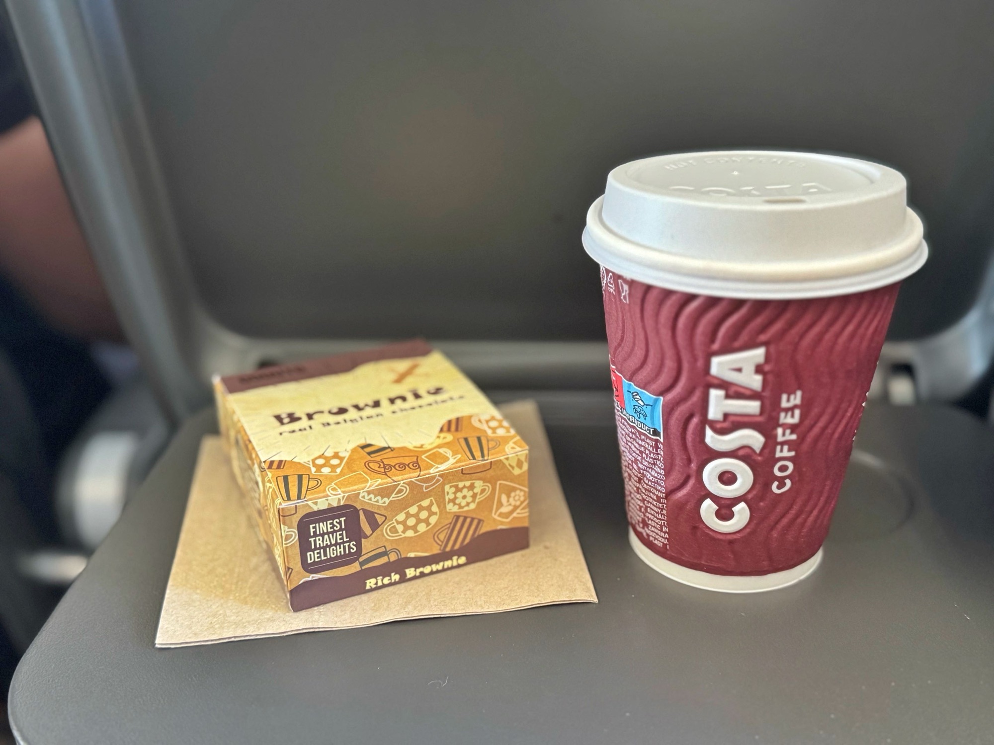 Cafe im Easy Jet Flieger nach Funchal