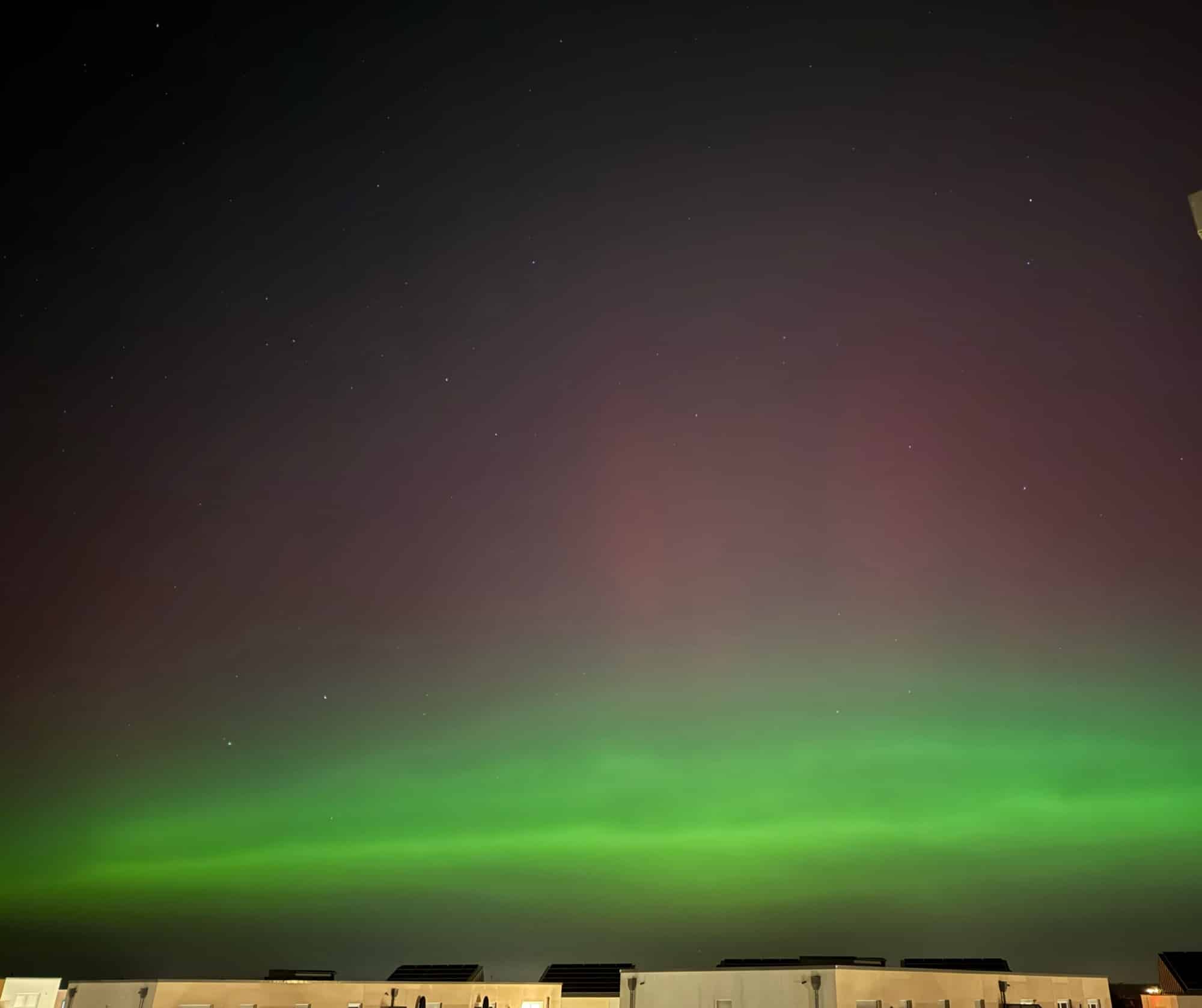 starker grüner Bogen über dem Horizont / mit bloßem Auge sichtbar gewesen