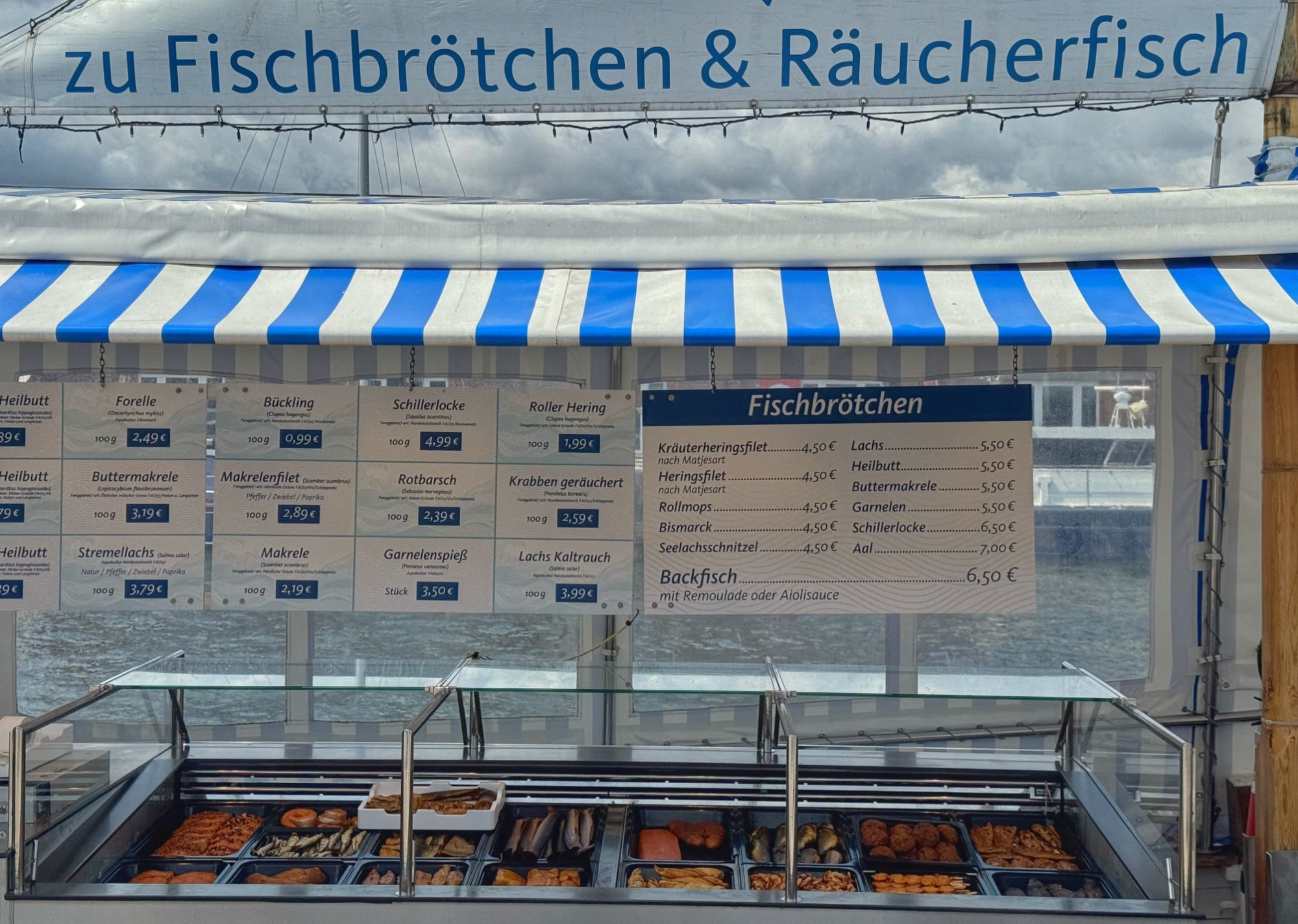 Fischkutter Wismar / Preise Fischbrötchen